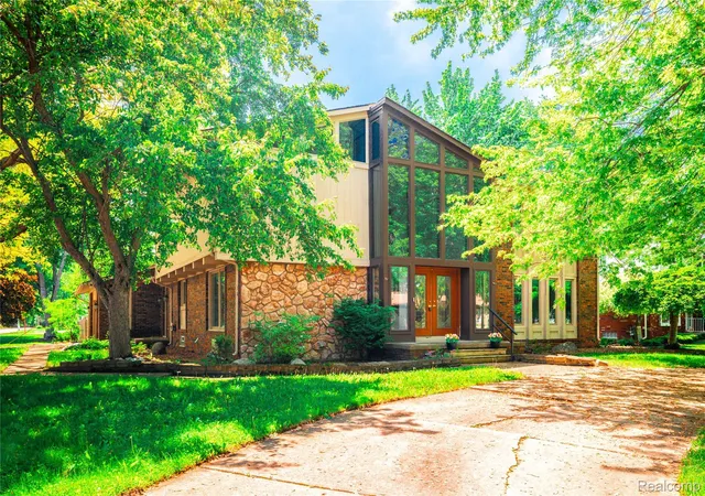 Photo 1 of Single family home for sale at 8027 Berkshire Dr, Grosse Ile, MI 48138 | MLS# 20261038273 | Listing updated on 2026-09-28