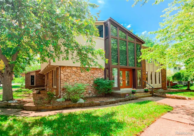 Photo 2 of Single family home for sale at 8027 Berkshire Dr, Grosse Ile, MI 48138 | MLS# 20261038273 | Listing updated on 2026-09-28