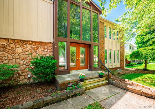 Photo 3 of Single family home for sale at 8027 Berkshire Dr, Grosse Ile, MI 48138 | MLS# 20261038273 | Listing updated on 2026-09-28