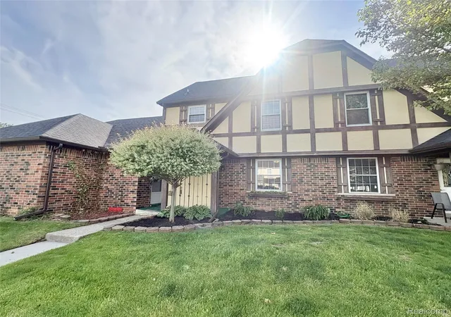 Listing Photo 1 - Condo for sale in building located at 1520 Westbury Dr, Davison, MI 48423