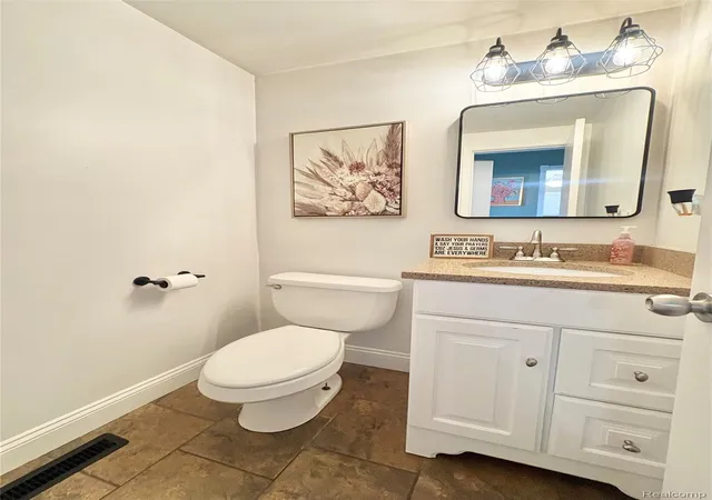 Listing Photo 5 - Condo for sale in building located at 1520 Westbury Dr, Davison, MI 48423