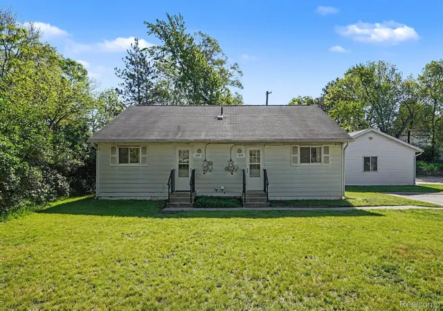 Photo 1 of Sale Pending at 1691 S Lakeview Ln, Highland, MI 48357 | MLS# 20261038303 | Listing updated on 2026-06-12