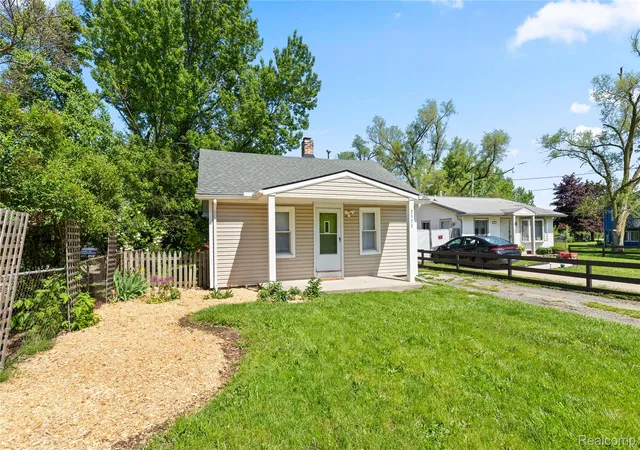 Photo 1 of Single family home for sale at 2171 Bradley Ave, Ypsilanti, MI 48198 | MLS# 20261038306 | Listing updated on 2026-05-30