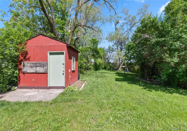 Photo 3 of Single family home for sale at 2171 Bradley Ave, Ypsilanti, MI 48198 | MLS# 20261038306 | Listing updated on 2026-05-30