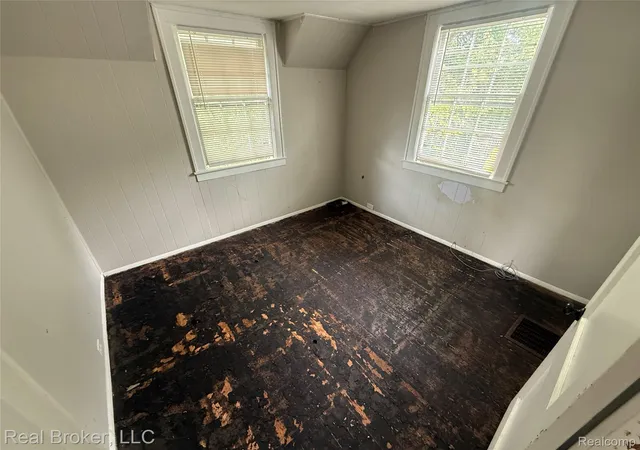 Photo 17 of Single family home for sale at 958 N Chevrolet Ave, Flint, MI 48504 | MLS# 20261038310 | Listing updated on 2026-10-01