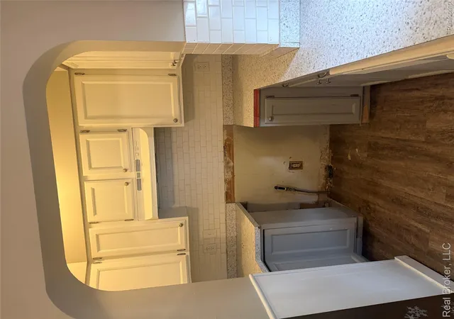 Photo 4 of Single family home for sale at 958 N Chevrolet Ave, Flint, MI 48504 | MLS# 20261038310 | Listing updated on 2026-10-01