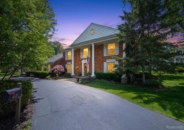 Photo 1 of Sale Pending at 4121 Antique Ln, Bloomfield Township, MI 48302 | MLS# 20261038324 | Listing updated on 2026-05-31