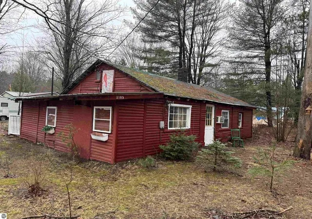 1st image of 3105 N 3 1/4 Rd, Mesick, MI 49668 | MLS# 78080068818
