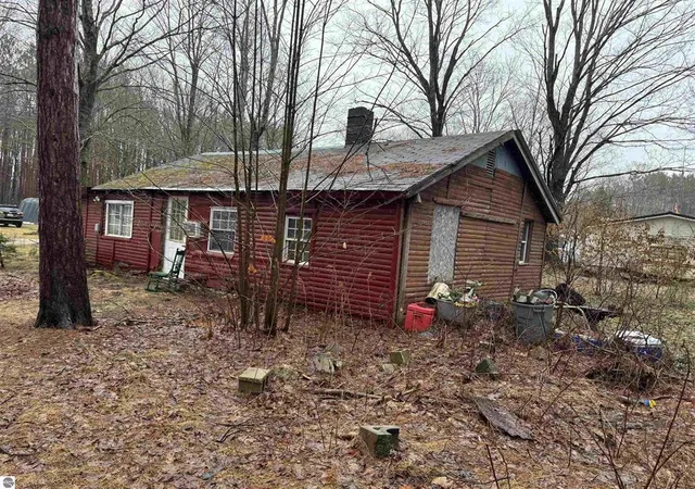 3rd image of 3105 N 3 1/4 Rd, Mesick, MI 49668 | MLS# 78080068818