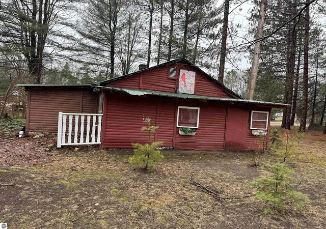 4th image of 3105 N 3 1/4 Rd, Mesick, MI 49668 | MLS# 78080068818