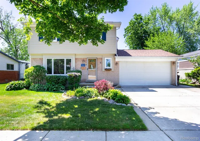 Photo 1 of Single family home for sale at 919 Elmsford Dr, Clawson, MI 48017 | MLS# 20261038345 | Listing updated on 2026-06-14