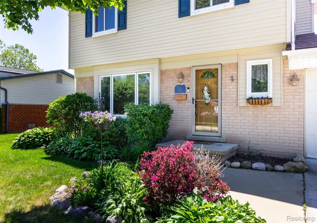Photo 3 of Single family home for sale at 919 Elmsford Dr, Clawson, MI 48017 | MLS# 20261038345 | Listing updated on 2026-06-14