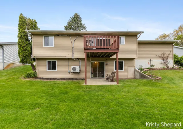 Listing Photo 3 - Condo for sale in building located at 222 York Vw Pl NW, Comstock Park, MI 49321