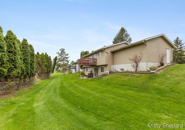 Listing Photo 4 - Condo for sale in building located at 222 York Vw Pl NW, Comstock Park, MI 49321