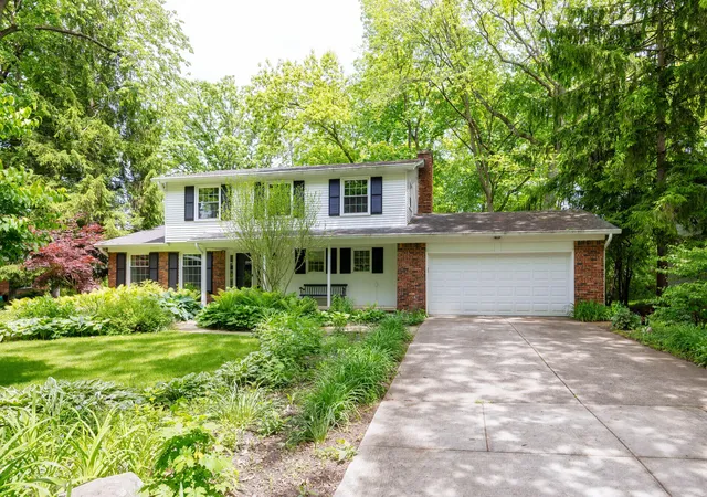 Photo 3 of Single family home for sale at 1516 Bardstown Trl, Ann Arbor, MI 48105 | MLS# 81026024909 | Listing updated on 2026-06-06
