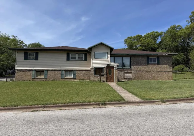 Photo 3 of Single family home for sale at 2851 Jarman St, Muskegon, MI 49444 | MLS# 65026024919 | Listing updated on 2026-07-20