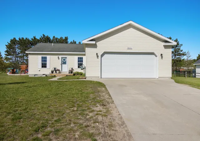 Photo 1 of Single family home for sale at 8504 S Elizabeth Dr, Maple City, MI 49664 | MLS# 78080068823 | Listing updated on 2026-06-04