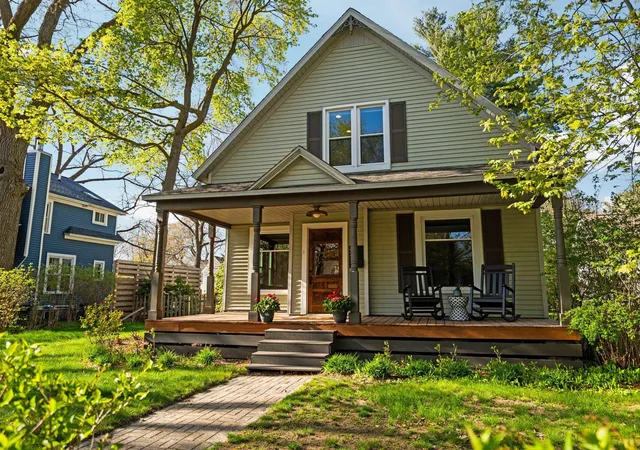 Photo 2 of Single family home for sale at 821 Webster St, Traverse City, MI 49686 | MLS# 78080068825 | Listing updated on 2026-05-30