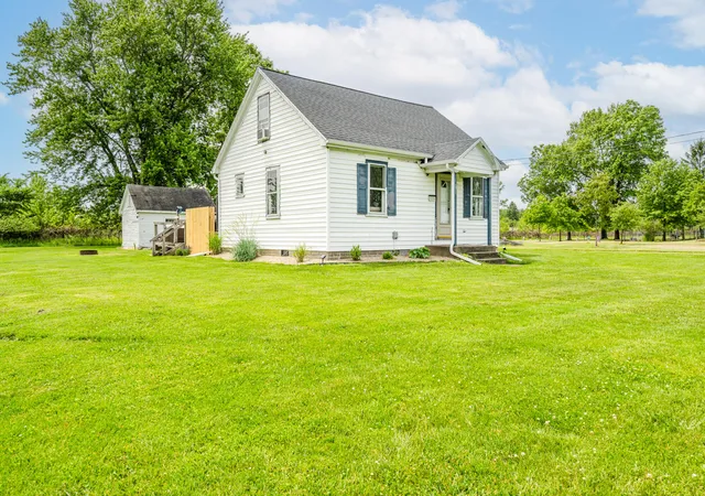 Photo 2 of Single family home for sale at 3156 W Lemon Crk Rd, Bridgman, MI 49106 | MLS# 69026024920 | Listing updated on 2026-05-29