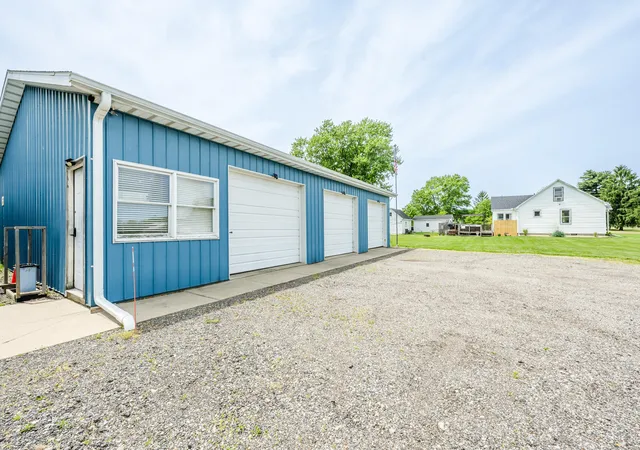 Photo 3 of Single family home for sale at 3156 W Lemon Crk Rd, Bridgman, MI 49106 | MLS# 69026024920 | Listing updated on 2026-05-29