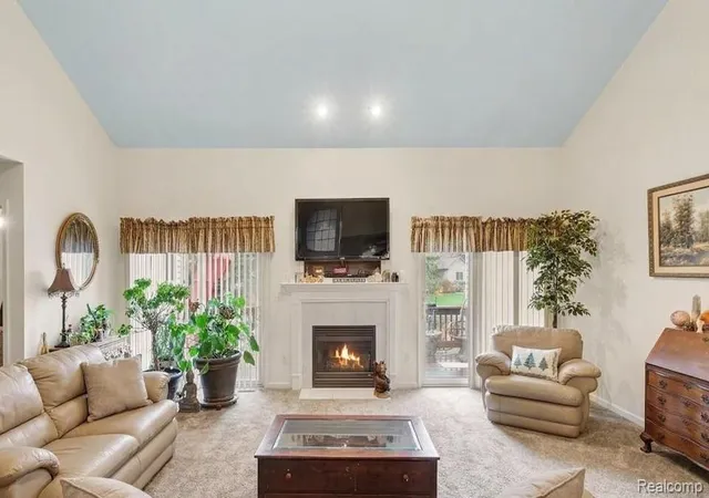 Listing Photo 5 - Condo for sale in building located at 2053 Golfcrest Dr, Davison, MI 48423