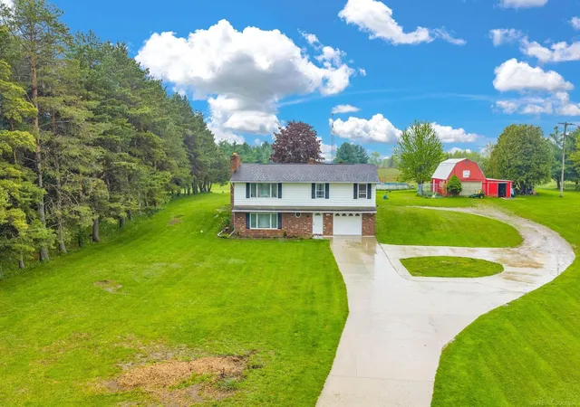Homes for sale in Deckerville, MI | 4394 Deckerville Rd, Deckerville, MI 48427 | MLS# 58050208997
