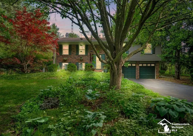 Photo 1 of Single family home for sale at 434 W Erie Rd, Temperance, MI 48182 | MLS# 57050208999 | Listing updated on 2026-06-01