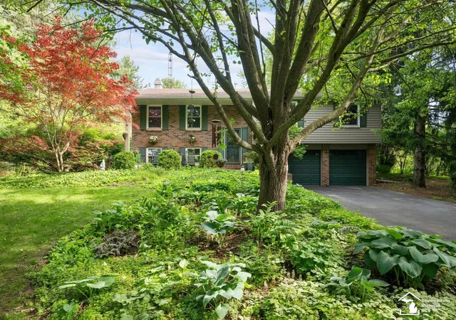 Photo 2 of Single family home for sale at 434 W Erie Rd, Temperance, MI 48182 | MLS# 57050208999 | Listing updated on 2026-06-01
