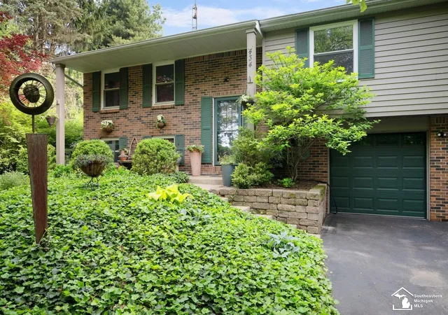 Photo 3 of Single family home for sale at 434 W Erie Rd, Temperance, MI 48182 | MLS# 57050208999 | Listing updated on 2026-06-01