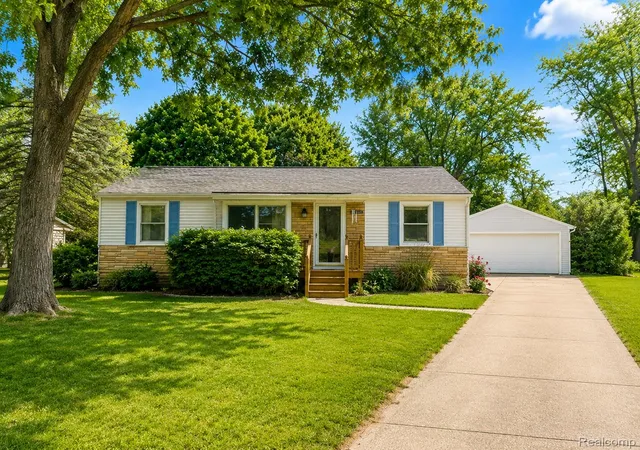 Photo 1 of Single family home for sale at 1147 Jay St, Waterford, MI 48327 | MLS# 20261038386 | Listing updated on 2026-06-13