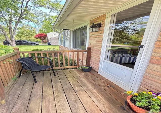 Photo 3 of Single family home for sale at 1147 Jay St, Waterford, MI 48327 | MLS# 20261038386 | Listing updated on 2026-06-13