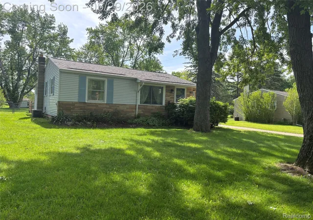 Photo 4 of Single family home for sale at 1147 Jay St, Waterford, MI 48327 | MLS# 20261038386 | Listing updated on 2026-06-13