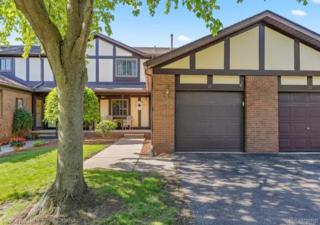 2nd image of 19 Parkplace N, Allen Park, MI 48101