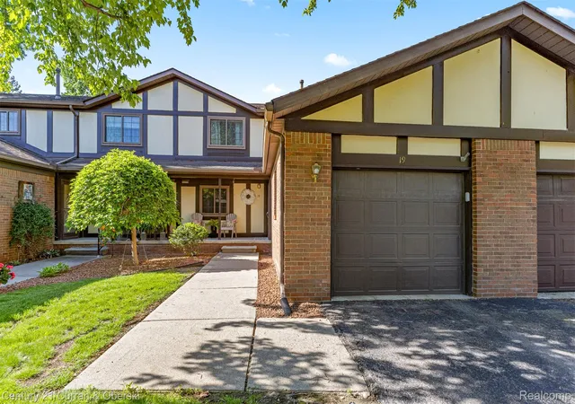 3rd image of 19 Parkplace N, Allen Park, MI 48101