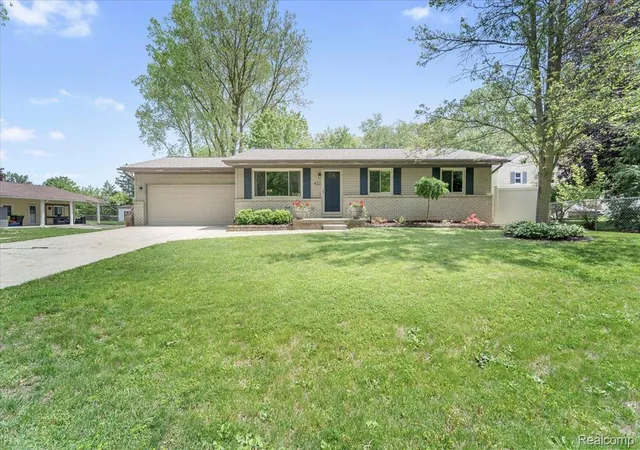 Photo 1 of Sale Pending at 422 Robert Ct, Auburn Hills, MI 48326 | MLS# 20261038423 | Listing updated on 2026-06-14