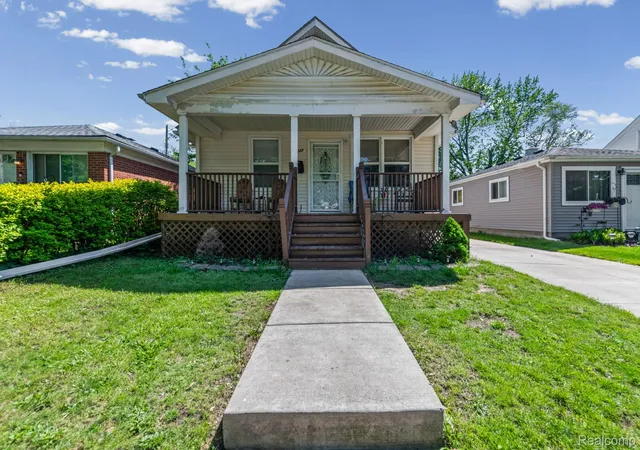 1st image of 1127 Detroit Ave, Lincoln Park, MI 48146 | MLS# 20261038444