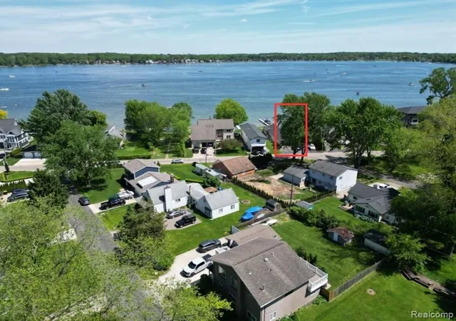 36th image of 135 N Haven St, Novi, MI 48377 | MLS# 20261038449