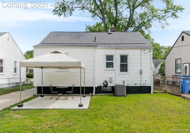 Photo 4 of Single family home for sale at 25446 Colgate St, Dearborn Heights, MI 48125 | MLS# 20261038451 | Listing updated on 2026-06-01