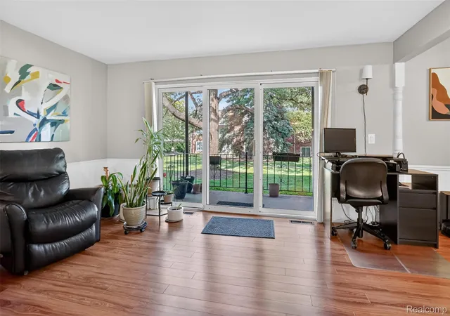 Listing Photo 5 - Condo for sale in building located at 2425 Mulberry Sq Sq, Bloomfield Hills, MI 48302 - Unit #42