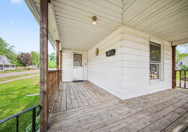 Photo 3 of Single family home for sale at 514 Jefferson St, Jackson, MI 49202 | MLS# 81026024971 | Listing updated on 2026-06-02