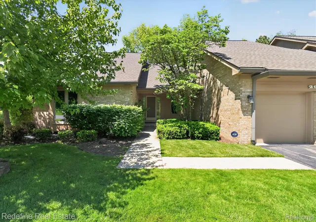 Listing Photo 2 - Condo for sale in building located at 29711 Nova Woods Dr, Farmington Hills, MI 48331