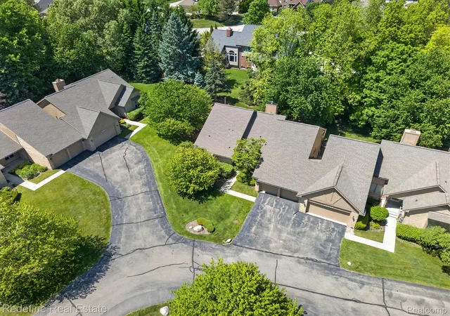 Listing Photo 3 - Condo for sale in building located at 29711 Nova Woods Dr, Farmington Hills, MI 48331