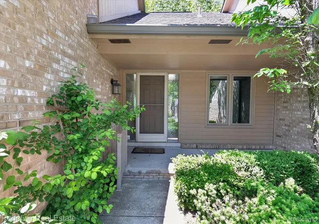 Listing Photo 4 - Condo for sale in building located at 29711 Nova Woods Dr, Farmington Hills, MI 48331
