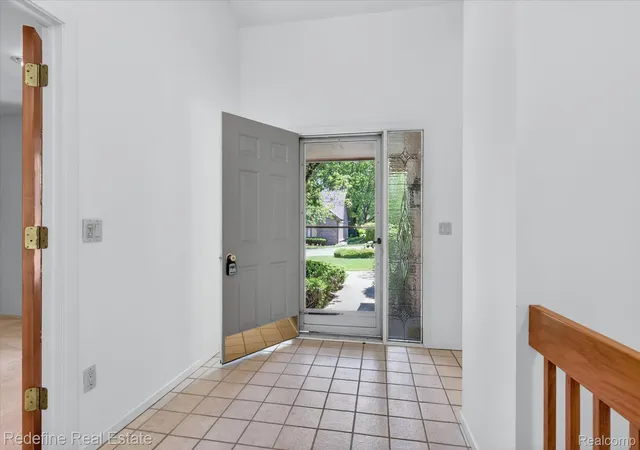 Listing Photo 5 - Condo for sale in building located at 29711 Nova Woods Dr, Farmington Hills, MI 48331