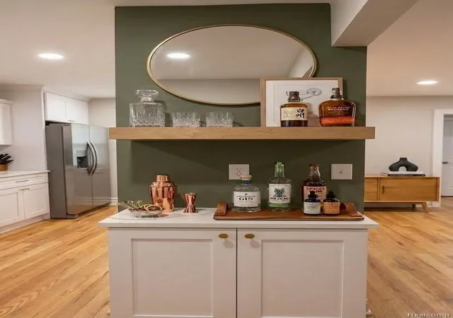 Listing Photo 4 - Condo for sale in building located at 1684 Graefield Rd, Birmingham, MI 48009 - Unit #60