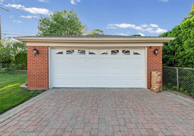 45th image of 20085 Wedgewood Dr, Grosse Pointe Woods, MI 48236 | MLS# 20261038487