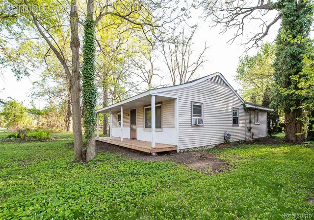 Photo 1 of Single family home for sale at 1946 Union Lake Rd, Commerce Township, MI 48382 | MLS# 20261038498 | Listing updated on 2026-06-13