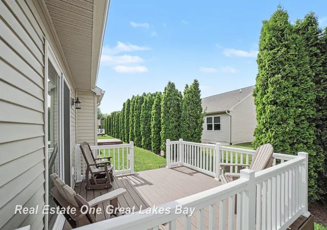 Listing Photo 4 - Condo for sale in building located at 2619 Kitty Hawk Cir, Midland, MI 48642