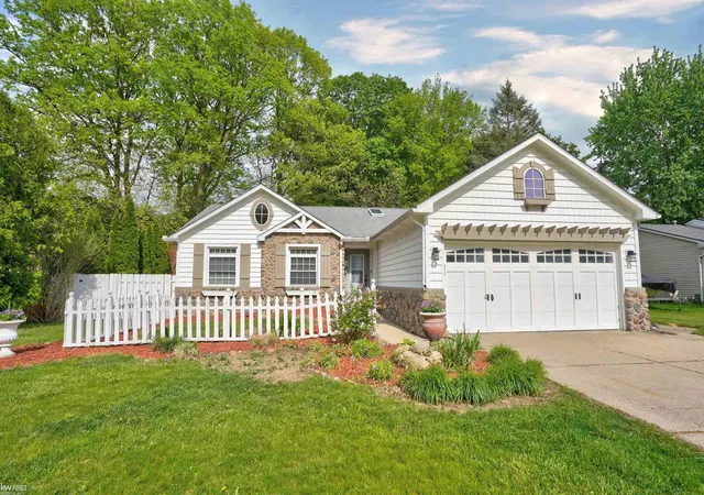 Photo 1 of Sale Pending at 5311 Crestwood Dr, Grand Blanc, MI 48439 | MLS# 5050209052 | Listing updated on 2026-06-01