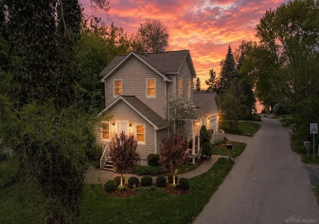 Photo 1 of Single family home for sale at 776 Heights Rd, Lake Orion, MI 48362 | MLS# 58050209066 | Listing updated on 2026-08-25